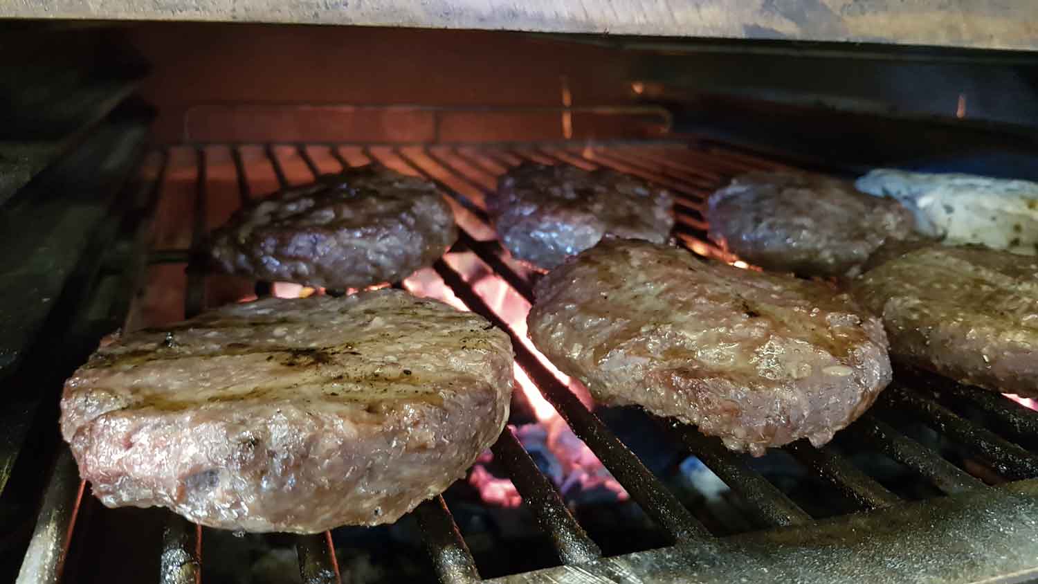 Forno a carbone hamburger